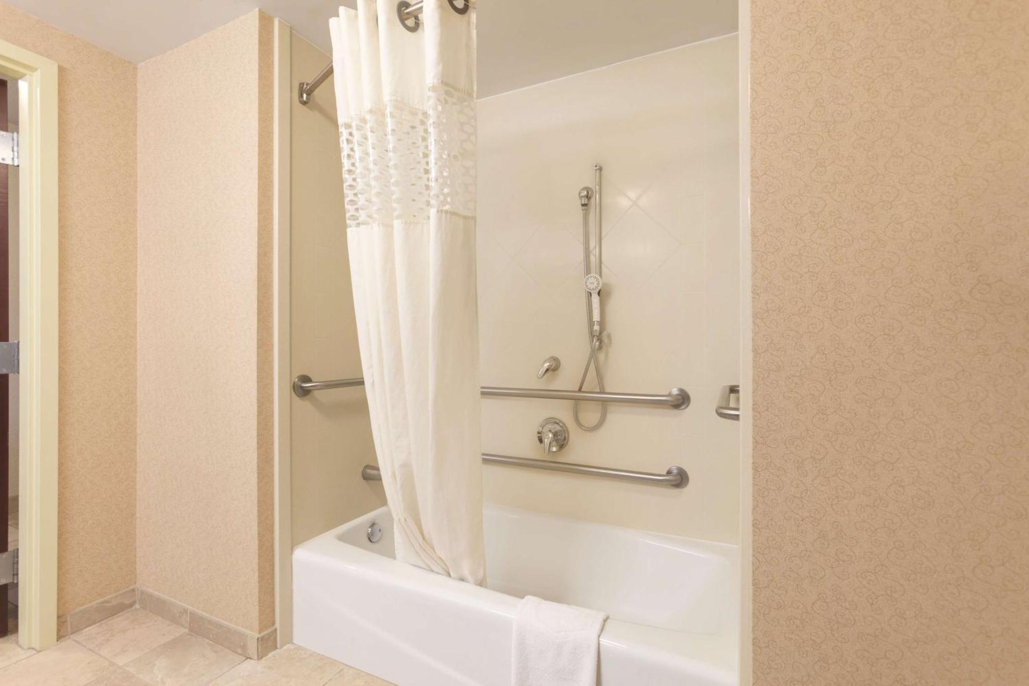 Hampton Inn & Suites Greenfield Εξωτερικό φωτογραφία