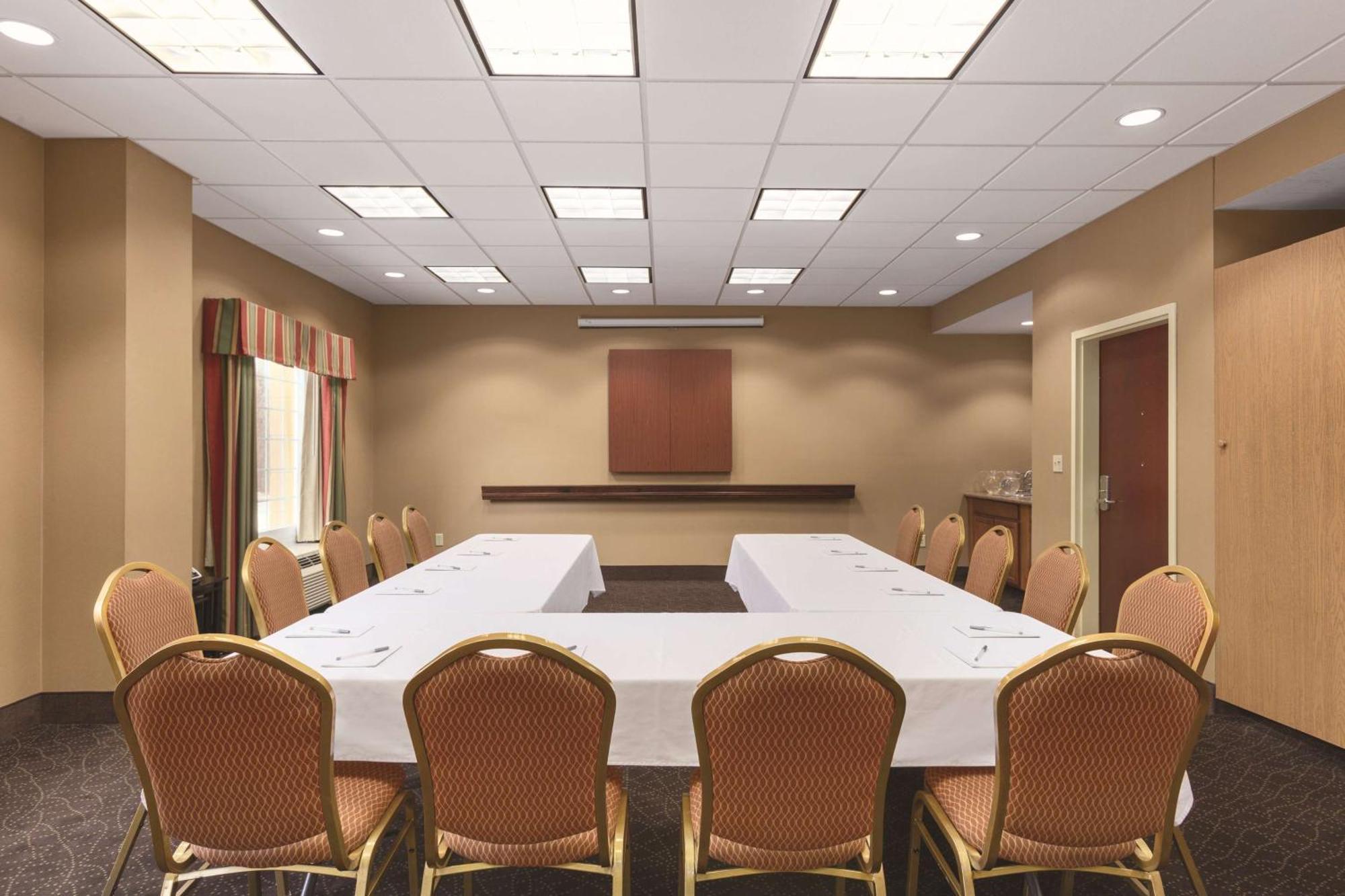 Hampton Inn & Suites Greenfield Εξωτερικό φωτογραφία