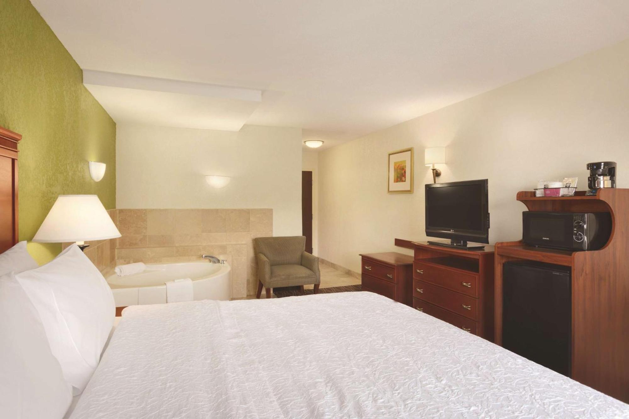 Hampton Inn & Suites Greenfield Εξωτερικό φωτογραφία