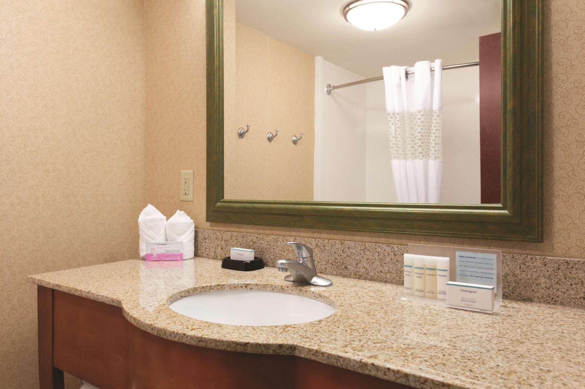 Hampton Inn & Suites Greenfield Εξωτερικό φωτογραφία