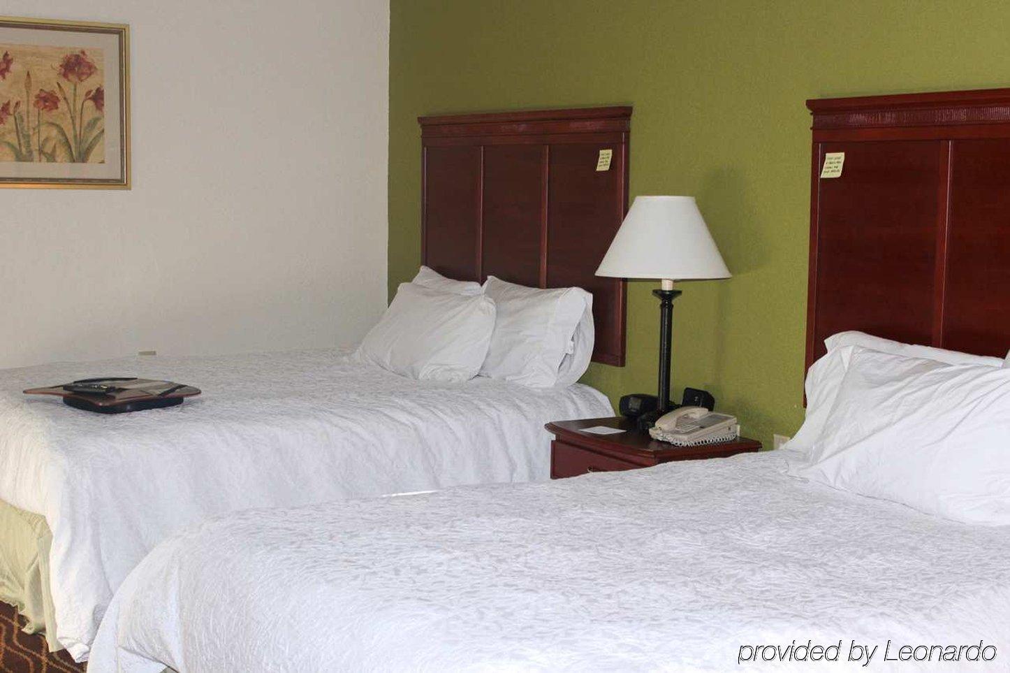 Hampton Inn & Suites Greenfield Εξωτερικό φωτογραφία