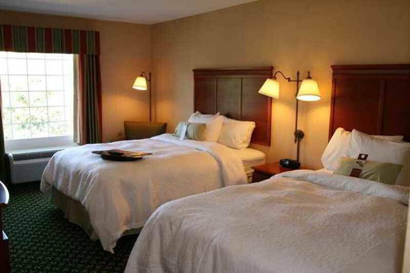 Hampton Inn & Suites Greenfield Εξωτερικό φωτογραφία